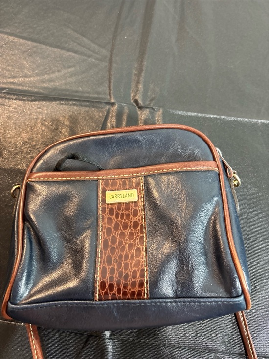 Carryland Handbags - Carryland Vintage Navy and Brown Leather Crossbody  9/13